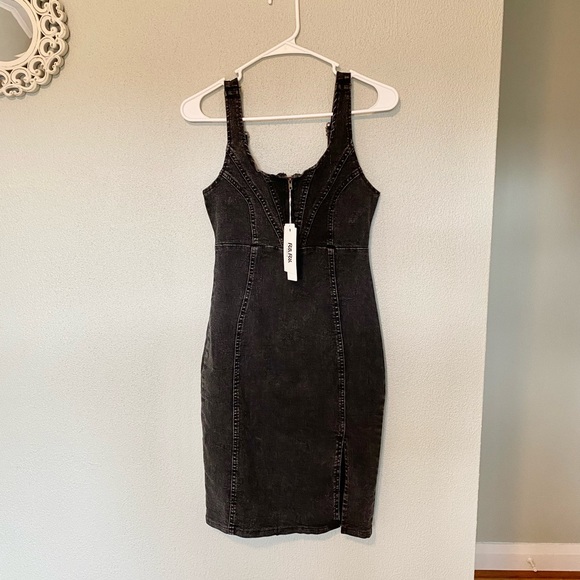 Women's Sleeveless Black Denim Dress - Picture 6 of 9